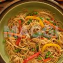 Wok de poulet aux légumes et spaghetti