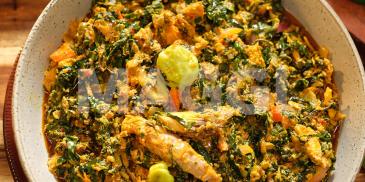 Sauce de Feuille de Taro aux Graines de Citrouille