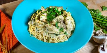 Poulet à la crème et aux champignons